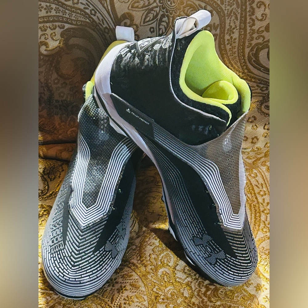 UNDER ARMOUR UA HIGHLIGHT HAMMER MC
football cleats